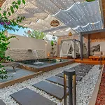 Apartamento Arya Garden Side