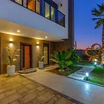 Arya Garden Side