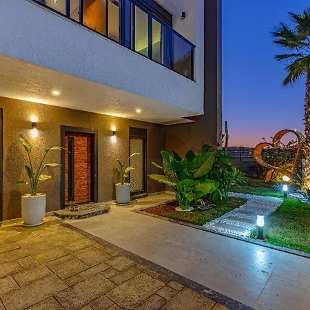 Arya Garden Apartment