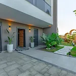 Arya Garden Apartment