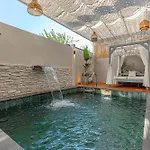 Arya Garden Apartment *
